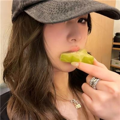 蜜蜂少女队3 封面